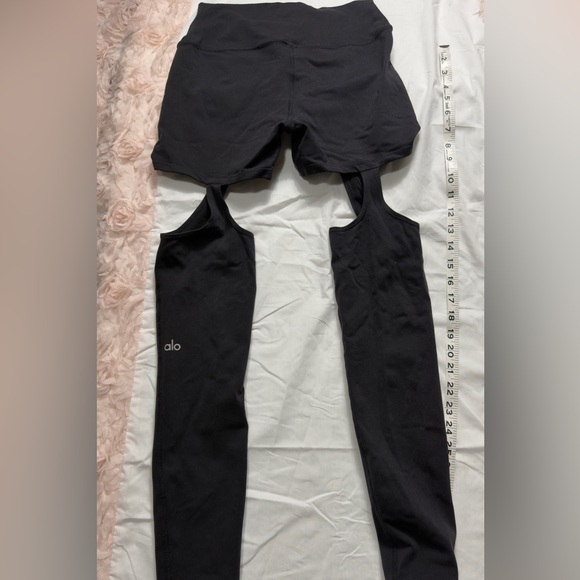 ALO Yoga Pants - ALO Yoga Women's Black Cutout Leggings - High-Waist Active Pants Like New Medium